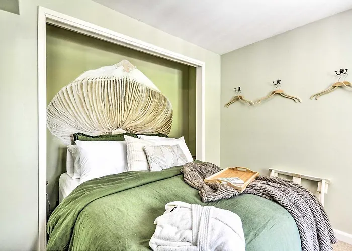 The Owls Nest With Hot Tub And Forest Views!